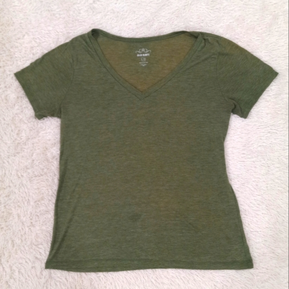 Women's Old Navy v-neck tee